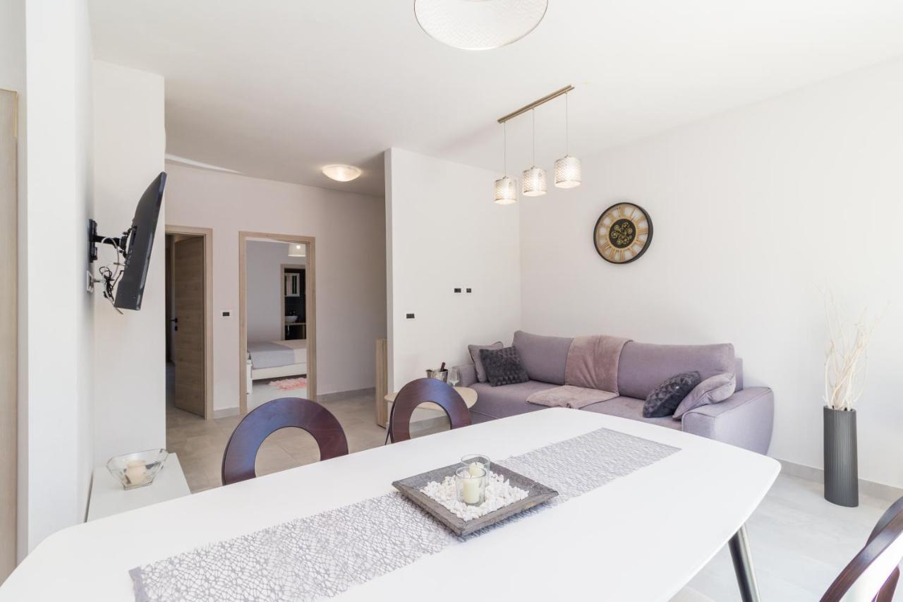 Apartmani Noa I Natali Kaldanija Exterior photo