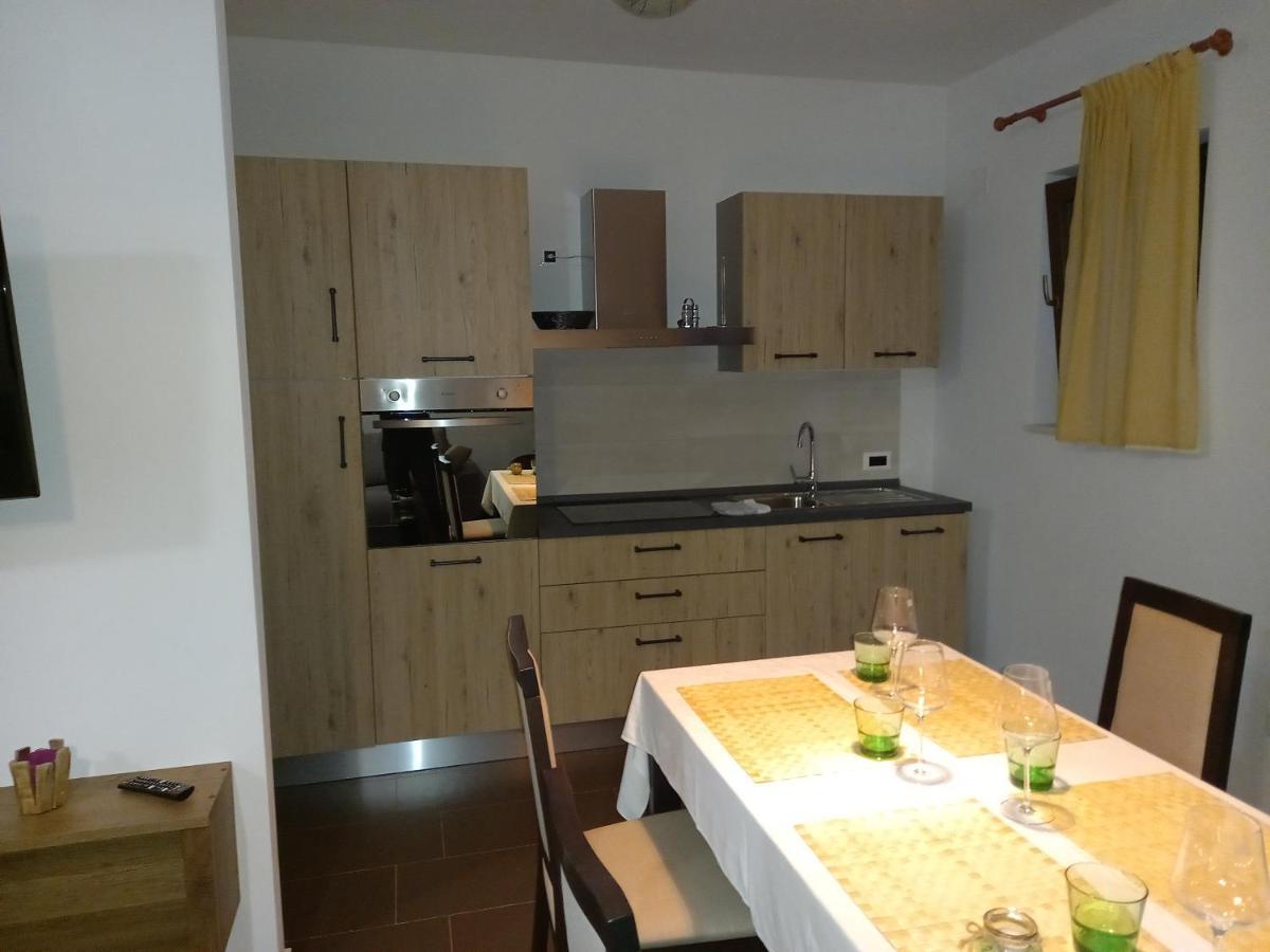 Apartmani Noa I Natali Kaldanija Exterior photo