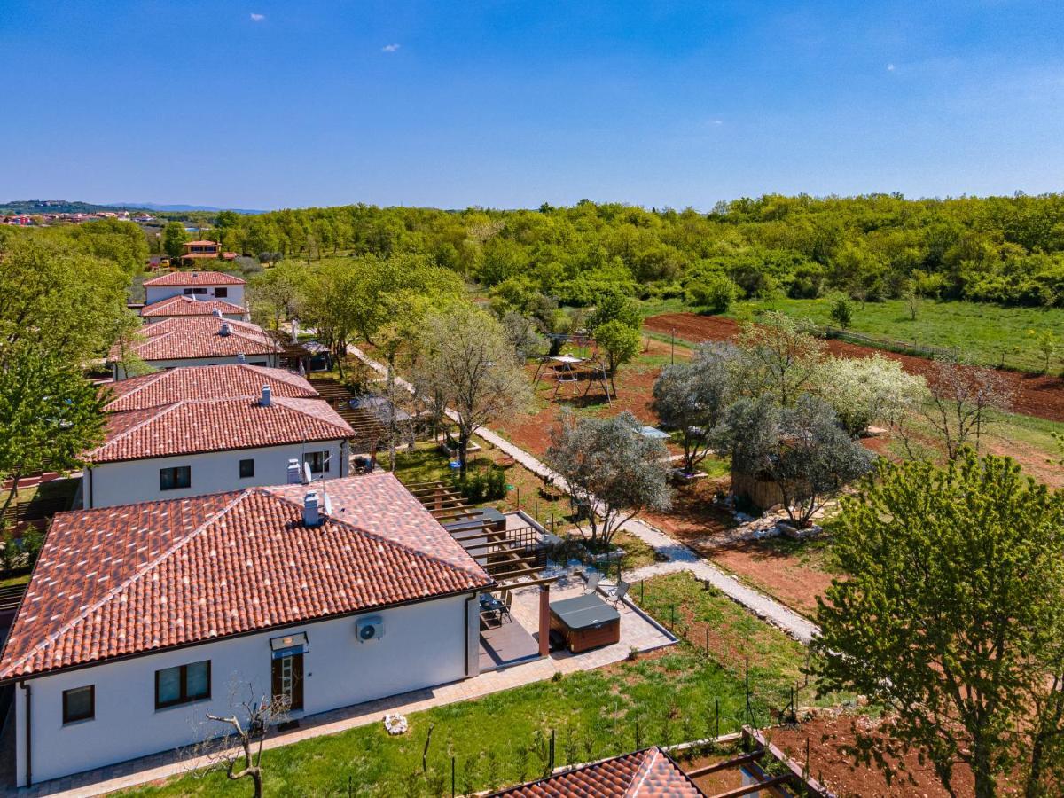 Apartmani Noa I Natali Kaldanija Exterior photo