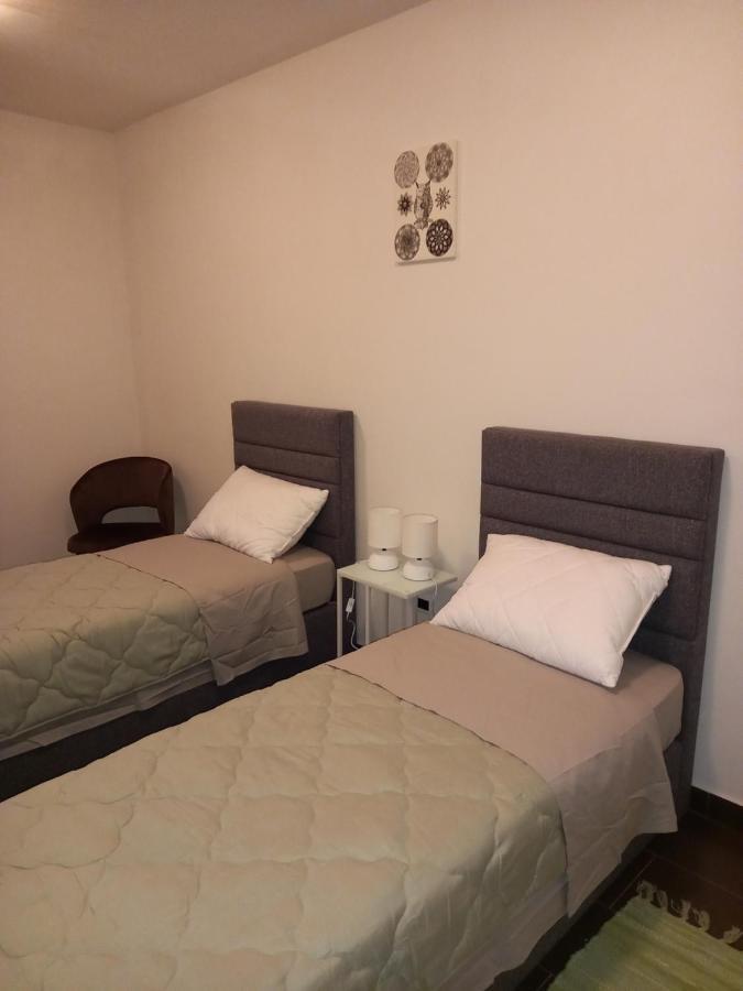 Apartmani Noa I Natali Kaldanija Exterior photo